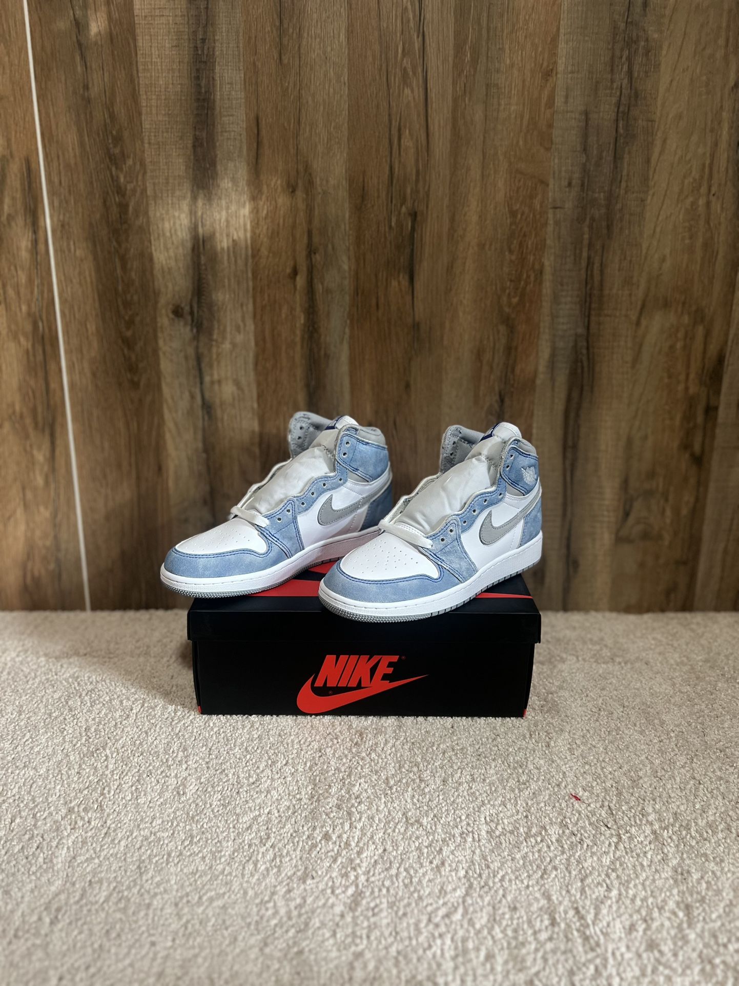 Jordan 1 Hyper Royal