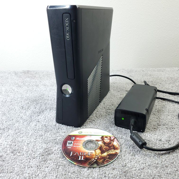 *Working * Xbox 360 S Model 1439 Console and Game only, $50 OBO!