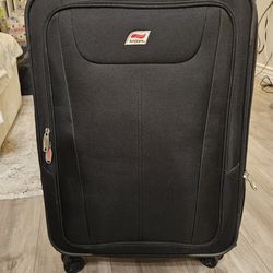 27" Andare  Milan Spinner Luggage