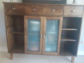 Small hutch