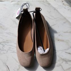 UNIVERSAL THREAD Taupe Colored Women’s Size 51/2 Ballet  Blanca Flats