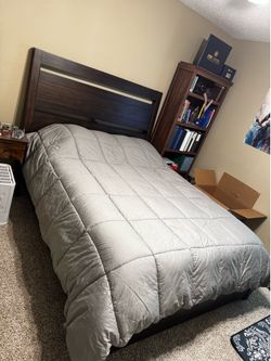 Queen size bed set