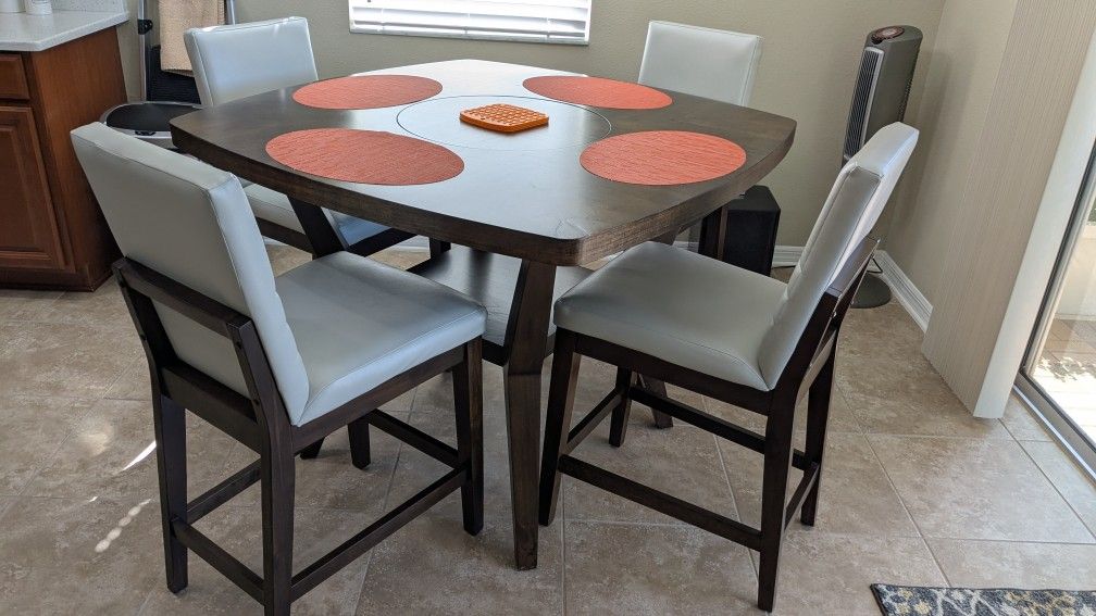 Wood top counter height Nook/Cafe table and 4 chairs.