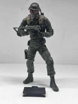 NECA Resident Evil 10th Anniversary HUNK Action Figure 7" Scale Capcom 2006