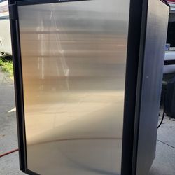 Dometic RM2451 AC/Propane RV refrigerator