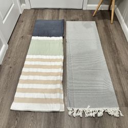 2 Shower Curtains, 1 Decor Towel, 1 Decor Hand Towel, And A Clock