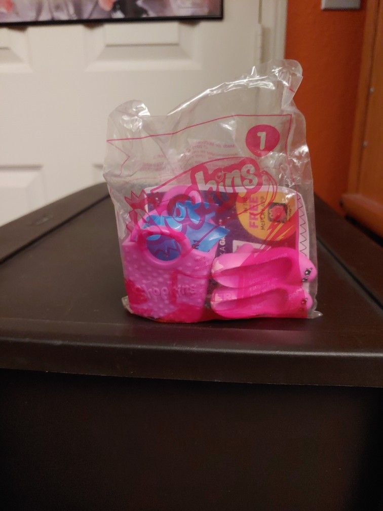 MCDONALD'S HAPPY MEAL TOY SHOPKINS 2015.