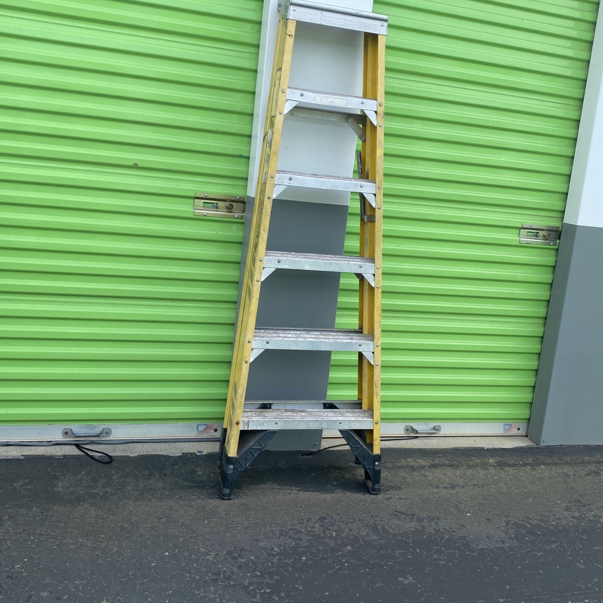 fold up ladder