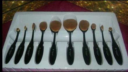 Oval brush set