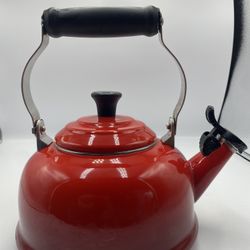 Le Creuset Whistling Tea Kettle Teapot Red Gradient Ombre 1.7 Qt 1.6L SEE PICS!