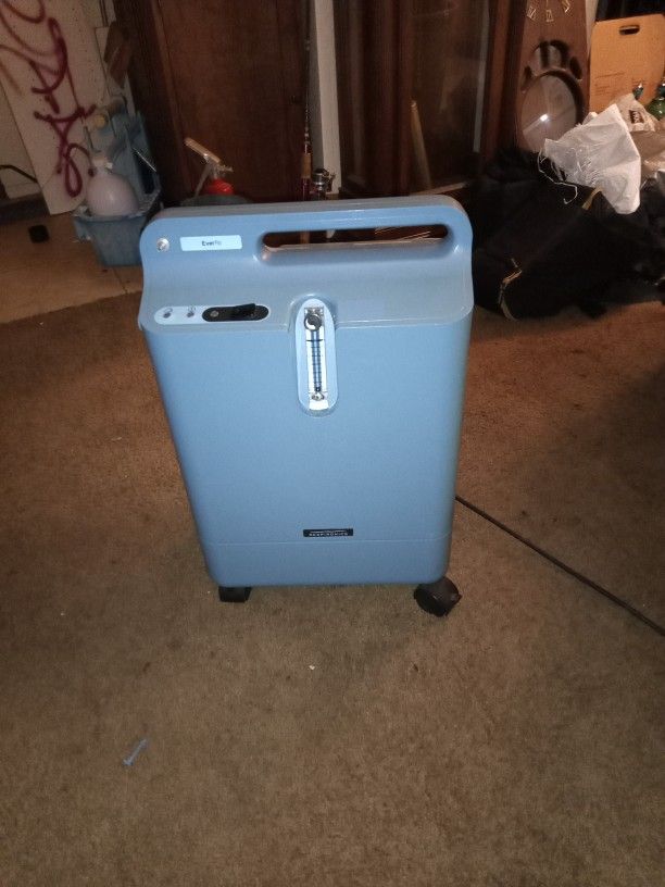 Phillips Everflo Oxygen Machine