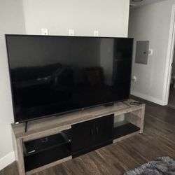 70 Inch Smart Flat Screen Tv & Remote