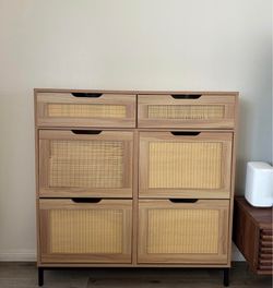 Shoe cabinet