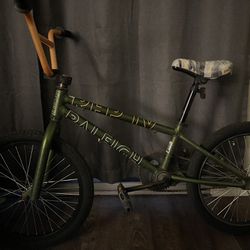 BMX BIKE NICE RIDES SMOOTH!!!NEW TIRES!!! for Sale in Clovis