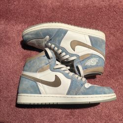 Jordan 1s 9.5 US