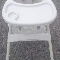ALL WHITE BABY HIGH CHAIR