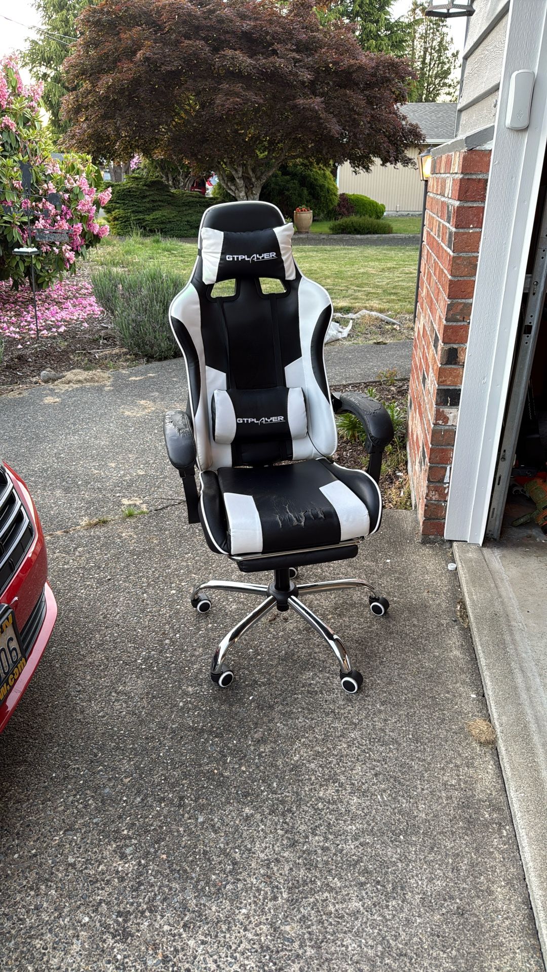 Gaming chair FREE!!