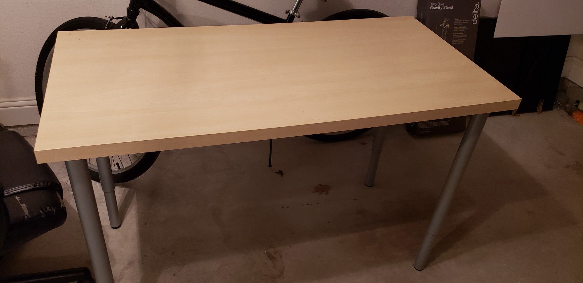 Computer table, adjustable