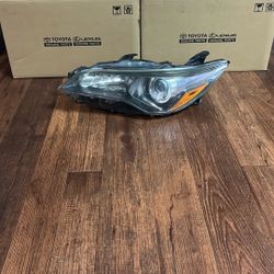 15-17 Toyota Camry Driver Left Side Halogen Headlight headlamp Used OEM