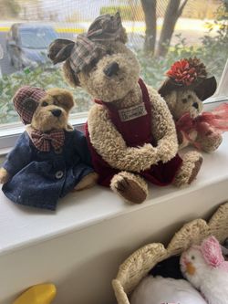 A Set Of 3 The Boyds Bear (with Music Box Included)