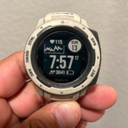 Garmin Instinct. 
