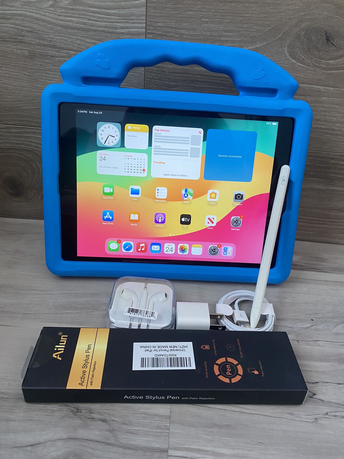 Apple IPad 6th Generation (9.7” Retina / Touch ID / Latest IOS 17) 32GB with keyboard, pen & Accessories