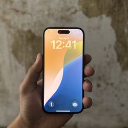 iPhone 16 128gb At&T & Cricket