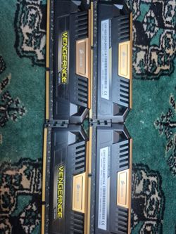 Corsair Vengeance Pro 32GB (4x8GB) DDR3 1600 MHz (PC3 12800) Desktop, Gold 1.5V