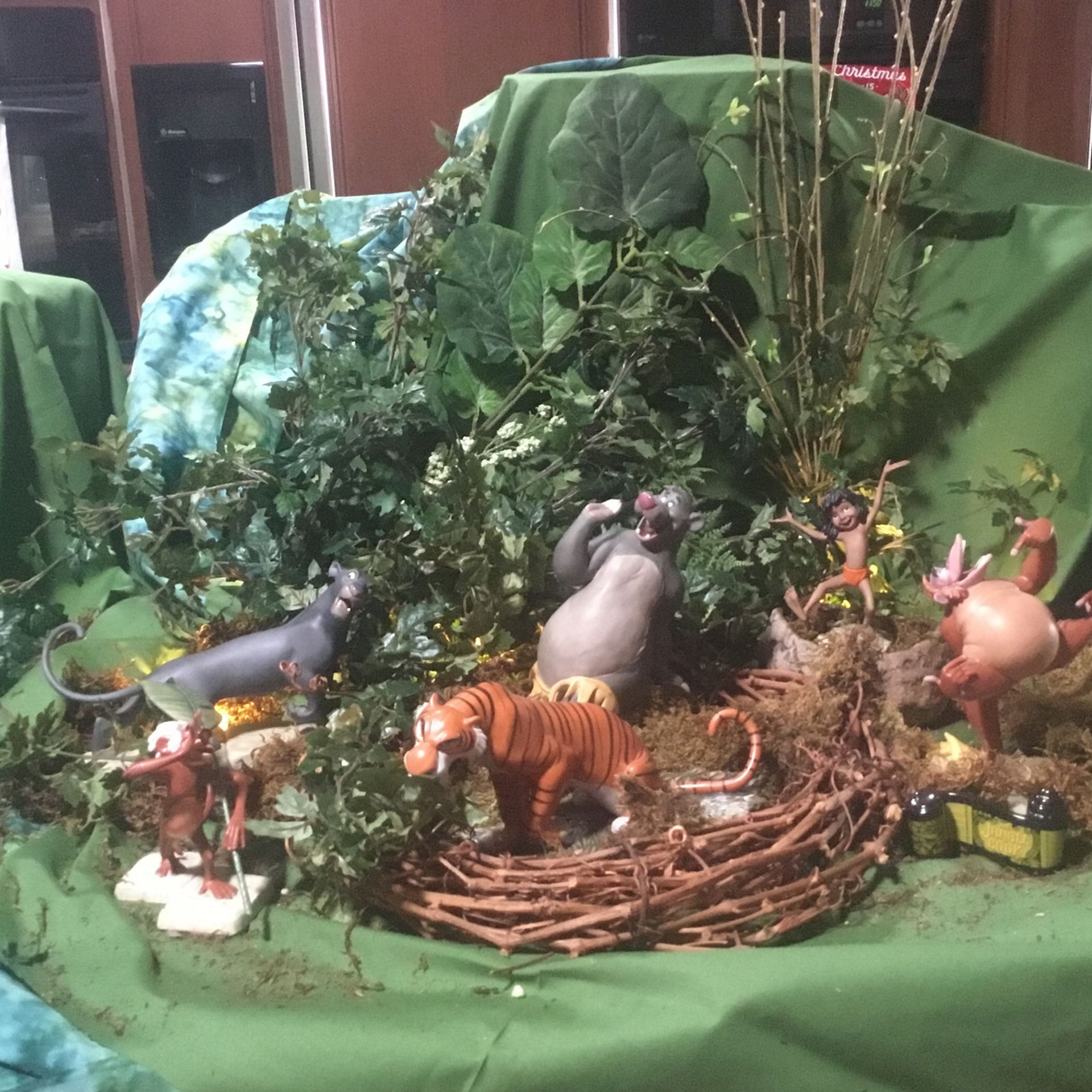DISNEY’s.  Walt Disney Classic Collection.   THE JUNGLE BOOK