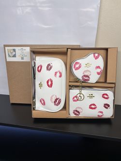 Coach Printed Lips Shoulder Bag Set