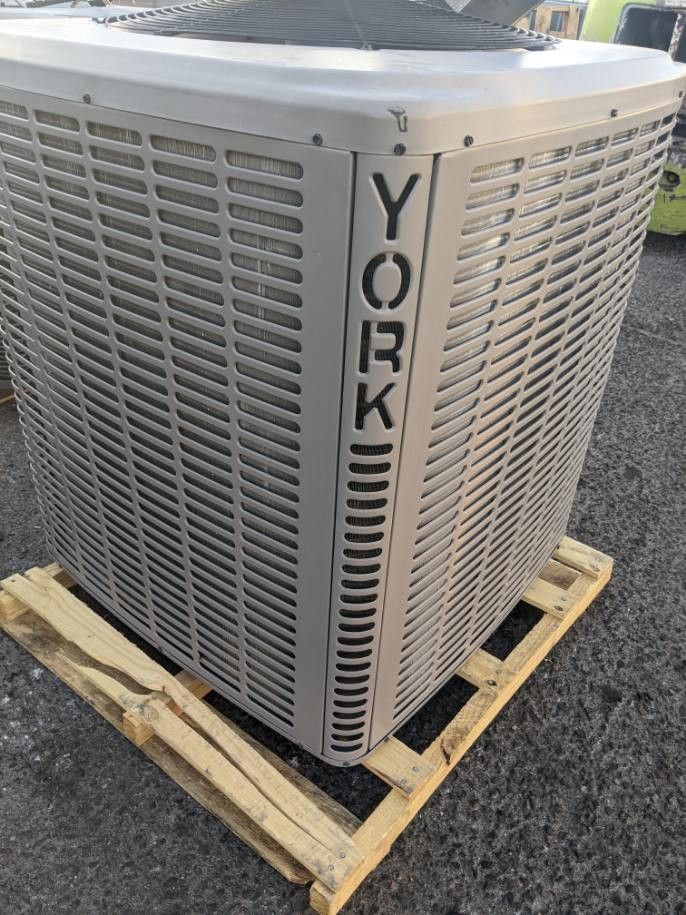 2017 York 4 Ton AC Condenser Heat Pump R410a 

**Fully charged with refrigerant**