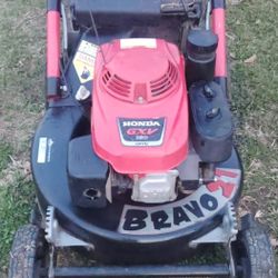 2021 Bravo Commercial Lawnmower 