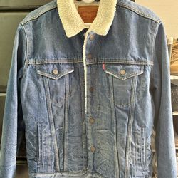 Levi’s Sherpa Trucker Jacket: Medium 
