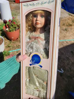 Porcelain menie doll