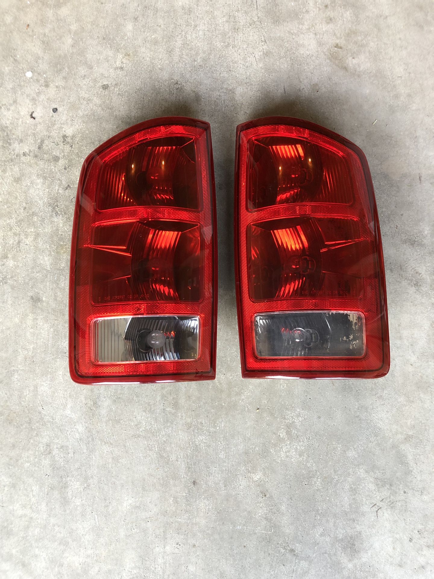 2006 Dodge 2500 Tail Lights