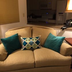 Ethan Allen Love Seat With 2 Ottomens