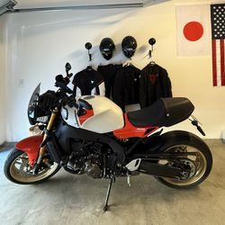 YAMAHA XSR900 (MY 2024)---$8,900 obo