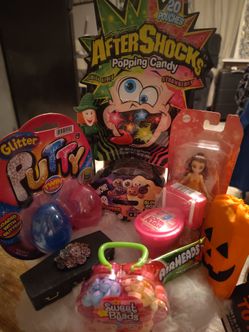 My gf is making Halloween Baskets (,girls)