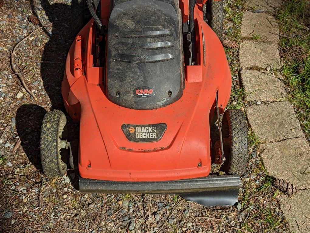 black decker MM675 18 electric lawnhog mulching mower with flip over handle