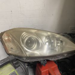 Mercedes Benz S550 Headlight