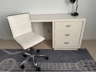 Desk and chair (white)