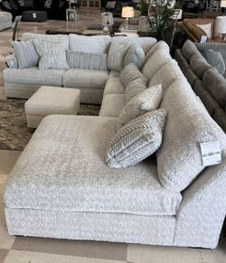 Olivia 🎉 brand new/ modern/luxury 🌼  Living Room Sectional with Chaise