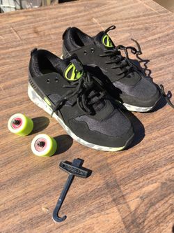 Boys heelys size 4 like new