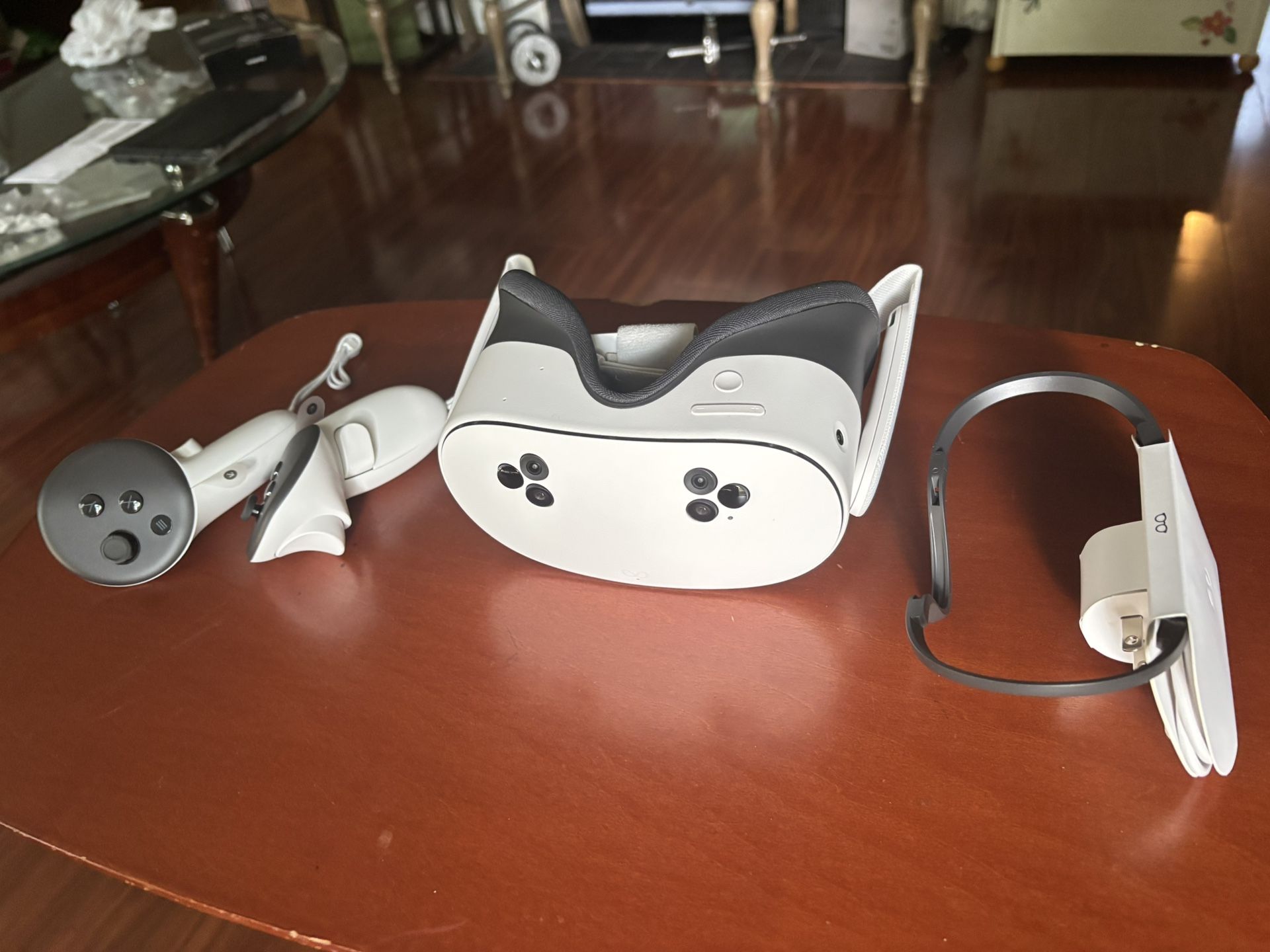 Meta Quest 3S All-In-One Virtual Reality Headset 256GB charger NEVER BEEN USED