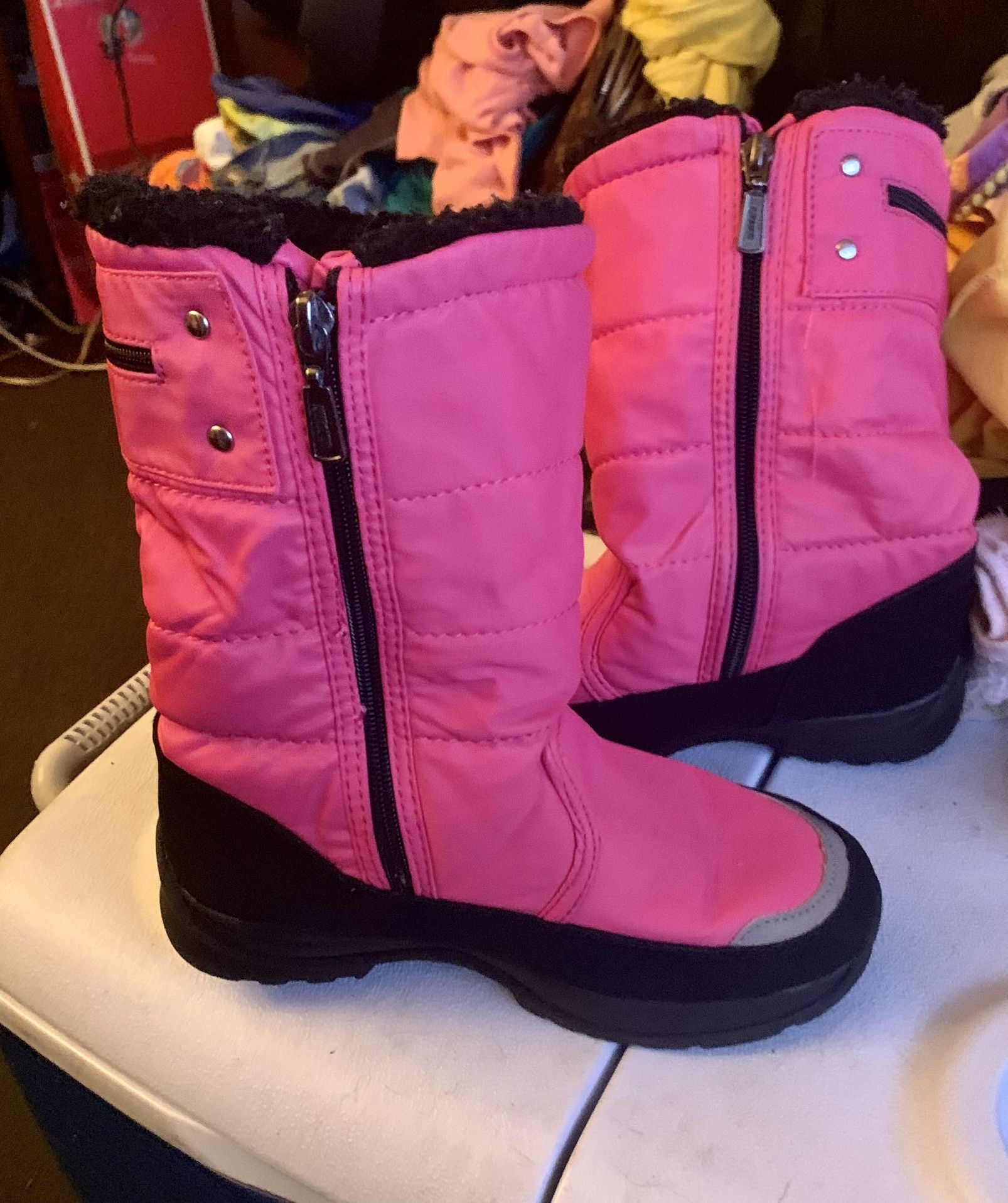 Size 3 Girl’s Snowboots