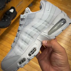 10.5 Grey Nike Air max