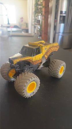 Earth shaker monster truck