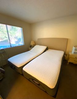 Split King/ 2 Twin XL Beautyrest Hybrid Mattresses with Mattress Firm Adjustable Remotes