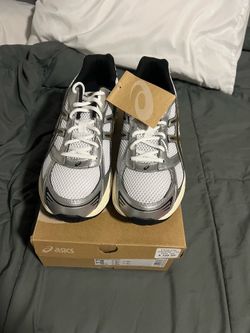 ASICS 10.5 Brand New