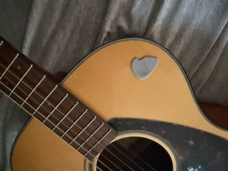 FS800 Yamaha Acoustic Guitar rarely used